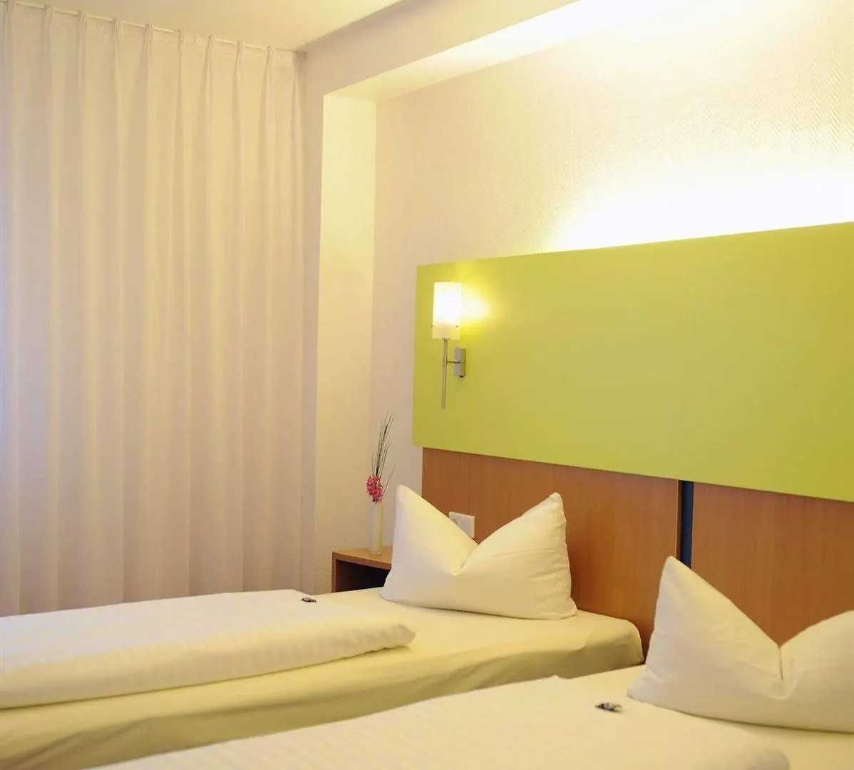 ***  פרנקפורט Ambassador Hotel גרמניה